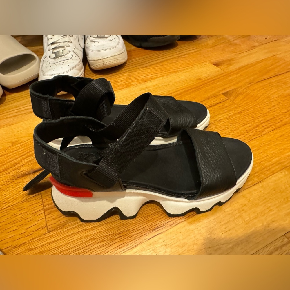 Sorel sandals (Moving sale, so needs to be shipped before 04/26.)